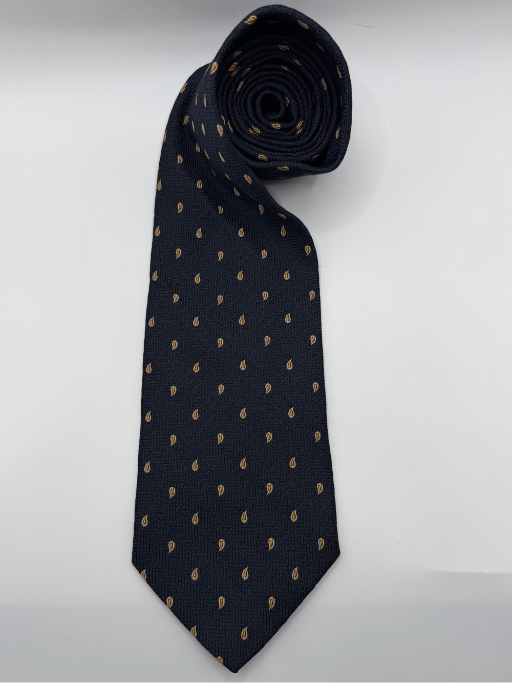 Brooks Brothers Men’s Pure Silk Textured Navy Paisley Teardrop Pattern Neck Tie